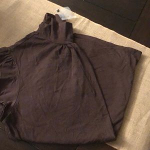 ⭐️Women’s top NWT.⭐️